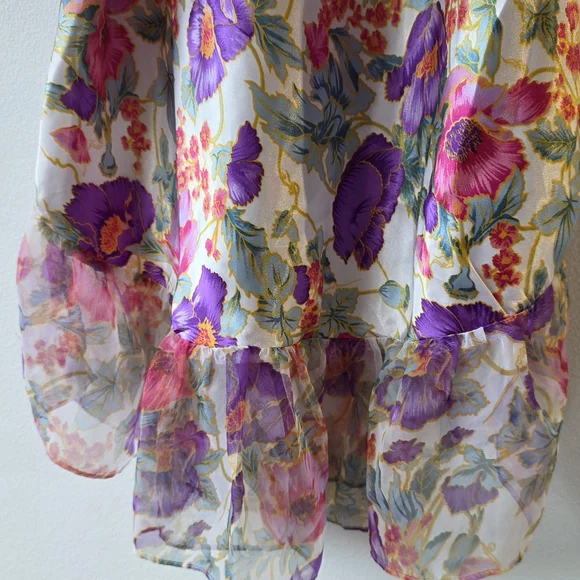 Floral Slip Chemise -👀BUNDLE AND SAVE🥳 - Picture 2 of 9